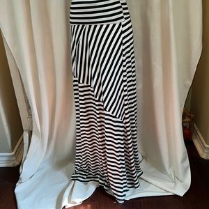 Promesa Black/White Striped A-Line Skirt. Size L.